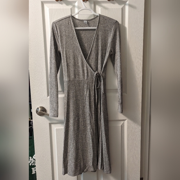 Old Navy Heather Grey & White Skater Style Wrap Dress | Size Small - Picture 3 of 8